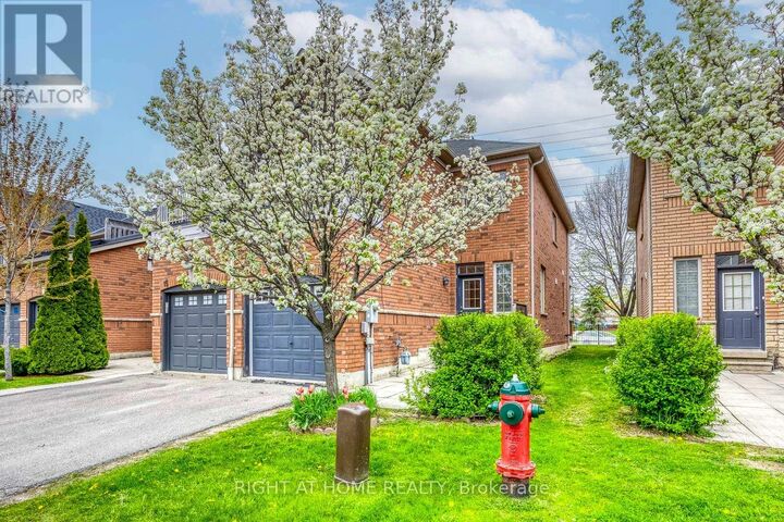 Property Photo:  1015 Galesway Boulevard 13  ON L5V 0A8 