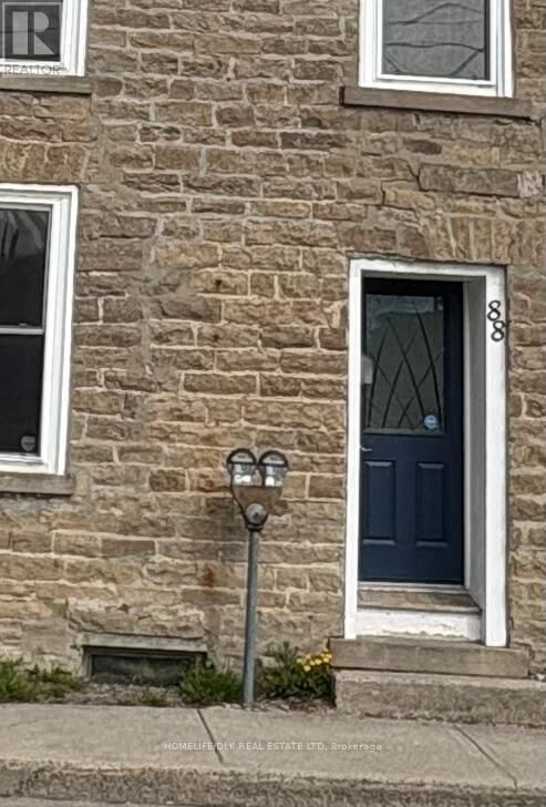 Property Photo:  88 George Street  ON K6V 3V7 