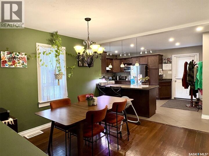 Property Photo:  270 2nd Avenue N  SK S3N 1G9 