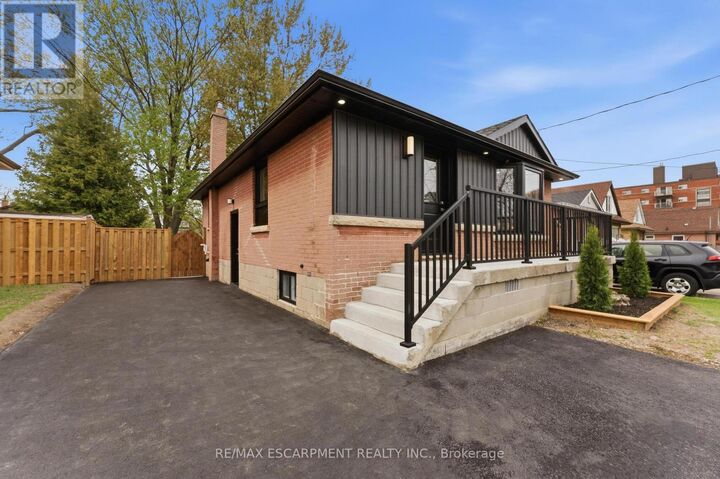 Property Photo:  374 East 13th Street  ON L9A 4A1 