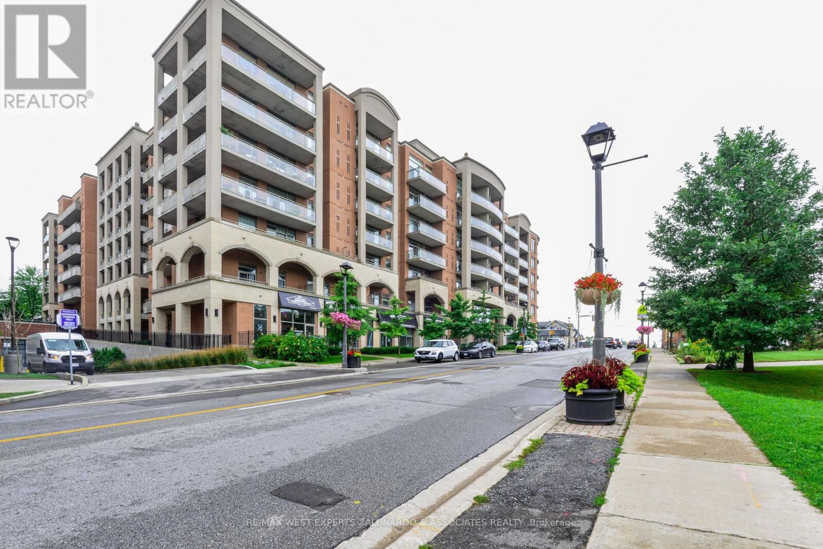Property Photo: 281 Woodbridge Avenue 425 ON L4L 0C6