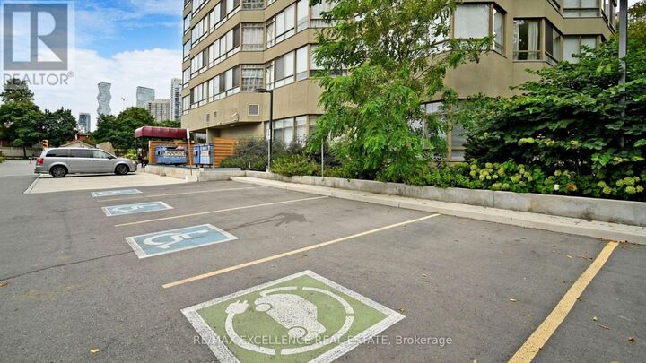 Property Photo:  3605 Kariya Drive 1504  ON L5B 3J4 