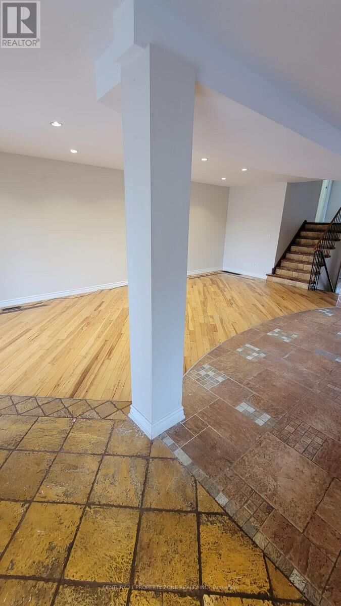 Property Photo:  44 Rotherglen (Main) Court  ON L6X 2S1 