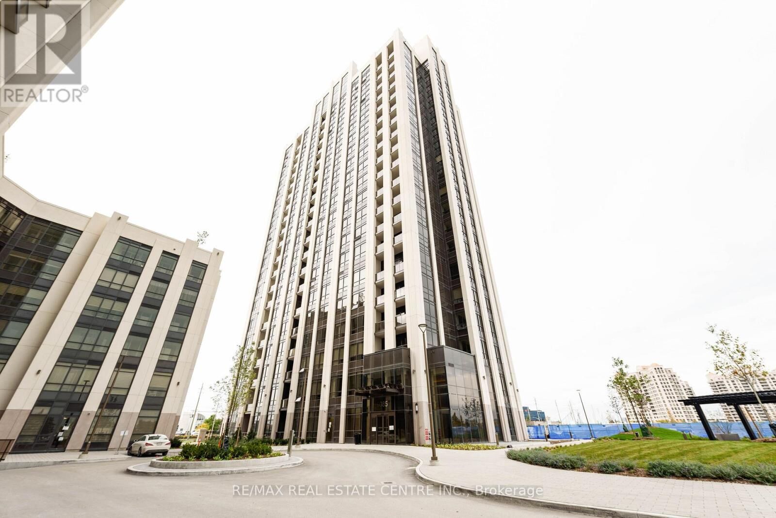 Property Photo:  9085 Jane Street 520  ON L4K 0L8 