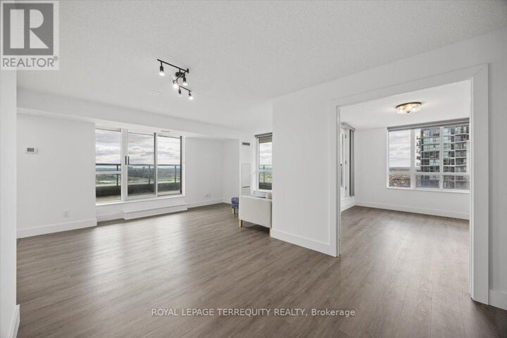 Property Photo:  335 Rathburn Road West 2212  ON L5B 0C8 