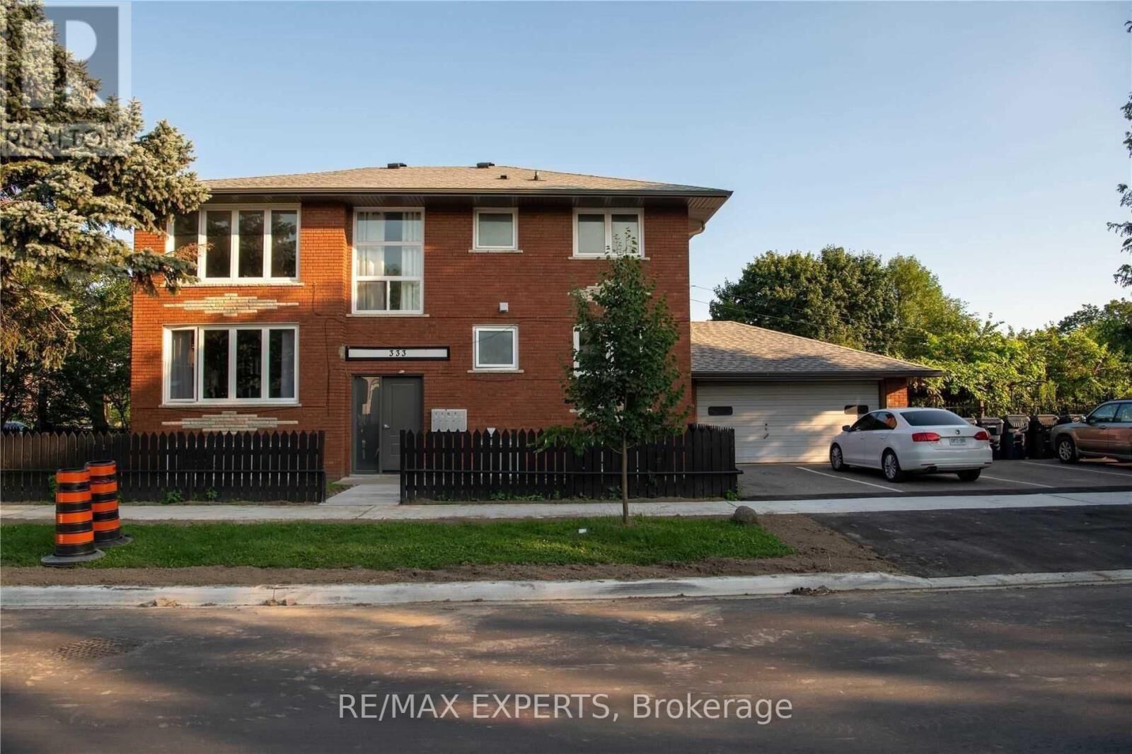 Property Photo:  333 Rimilton Avenue Upper  ON M8W 2E5 
