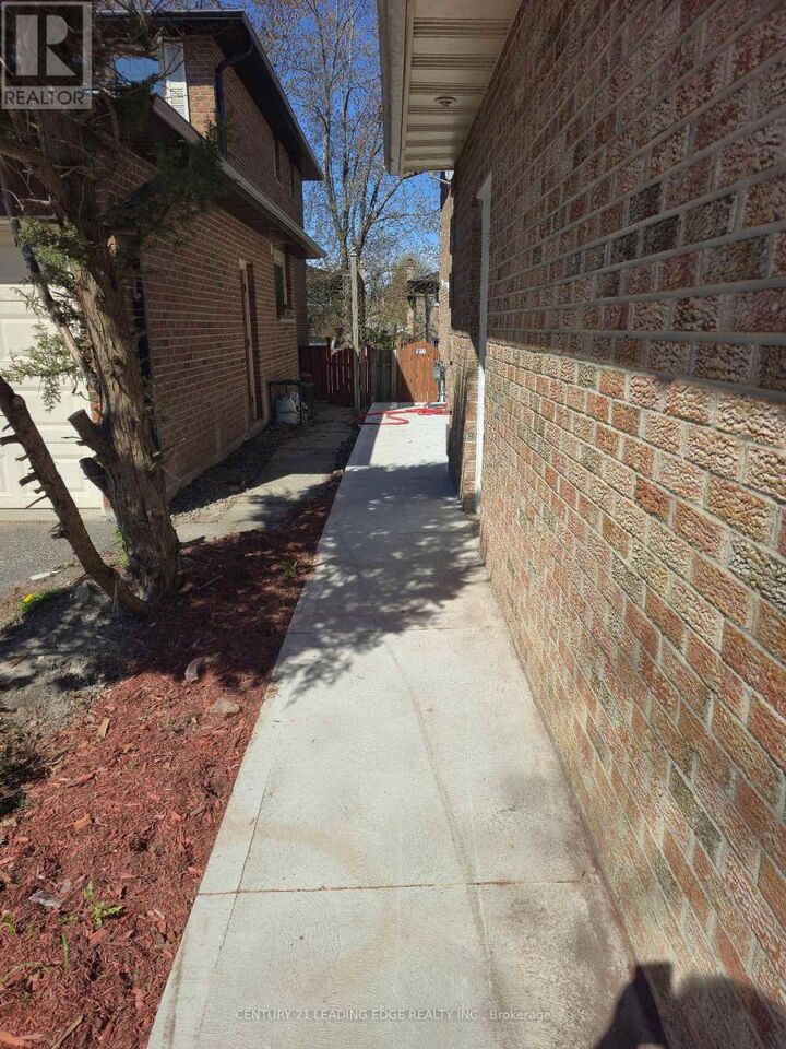Property Photo:  11 Radford Crescent Bsmt  ON L3P 4A2 