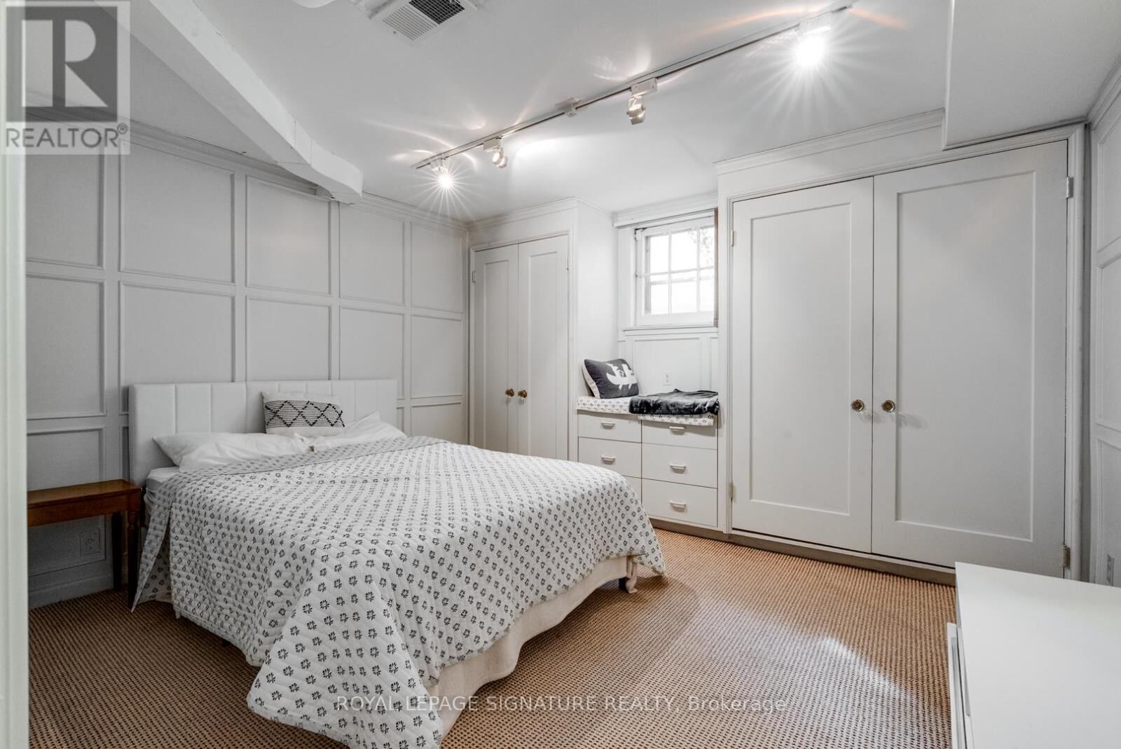 Property Photo:  529 Spadina Road Lower  ON M5P 2W9 