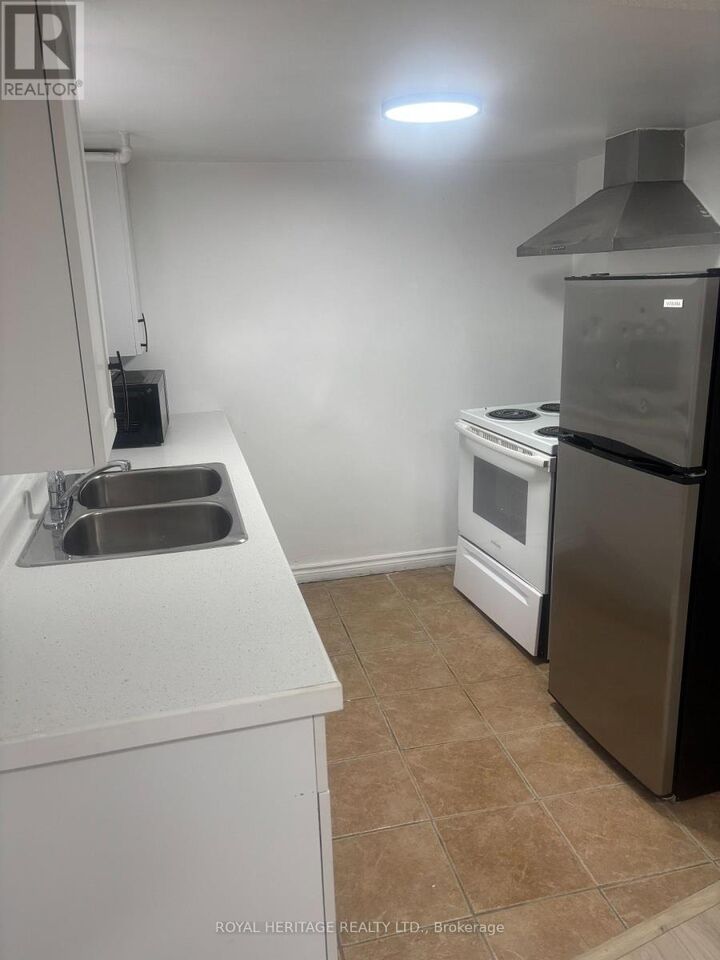 Property Photo:  93 Park Rd  ON L1J 4G7 