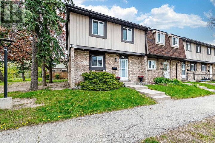 Property Photo:  93 Hansen Road North 34  ON L6V 3C8 
