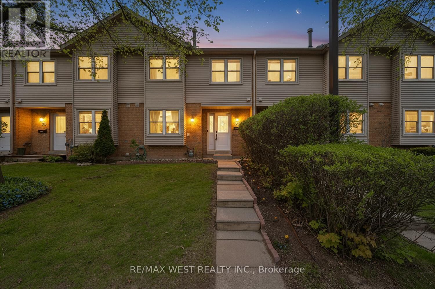 Property Photo:  2065 Amherst Heights Court 38  ON L7P 4R7 
