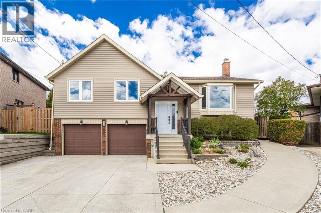 Property Photo: 118 Napoli Drive ON L9C 6X2
