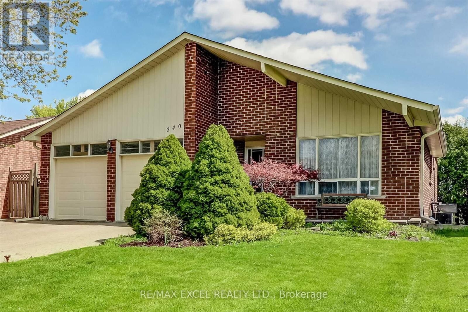 Property Photo:  240 Yorkshire Drive Lower  ON L3Y 6J7 