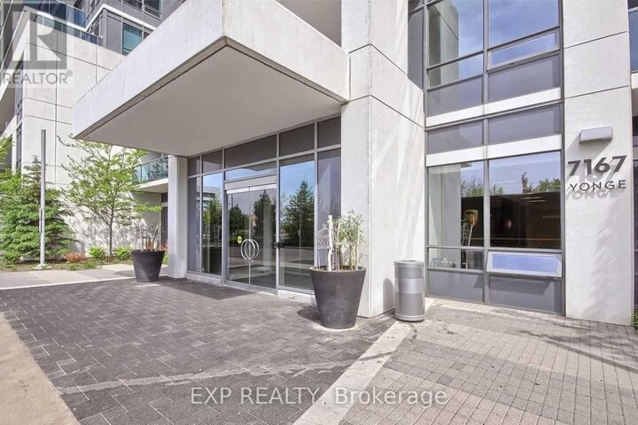 Property Photo:  7167 Yonge Street 523  ON L3T 0E1 