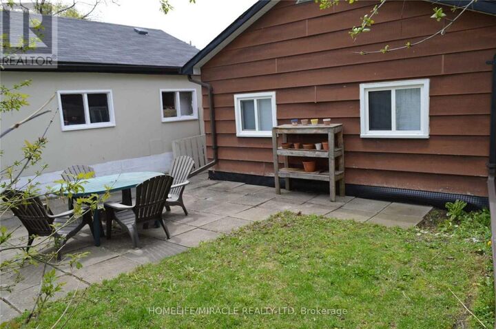 Property Photo:  632 Union Street  ON K9H 3V5 
