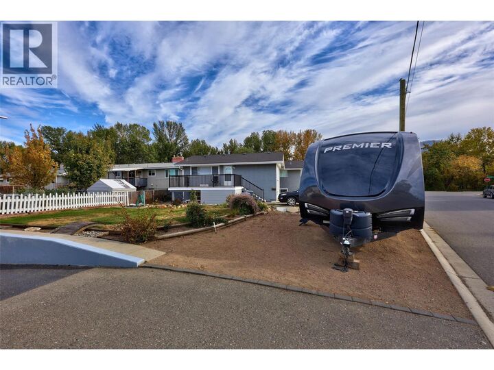 Property Photo:  594 Brentwood Avenue  BC V2B 1P3 