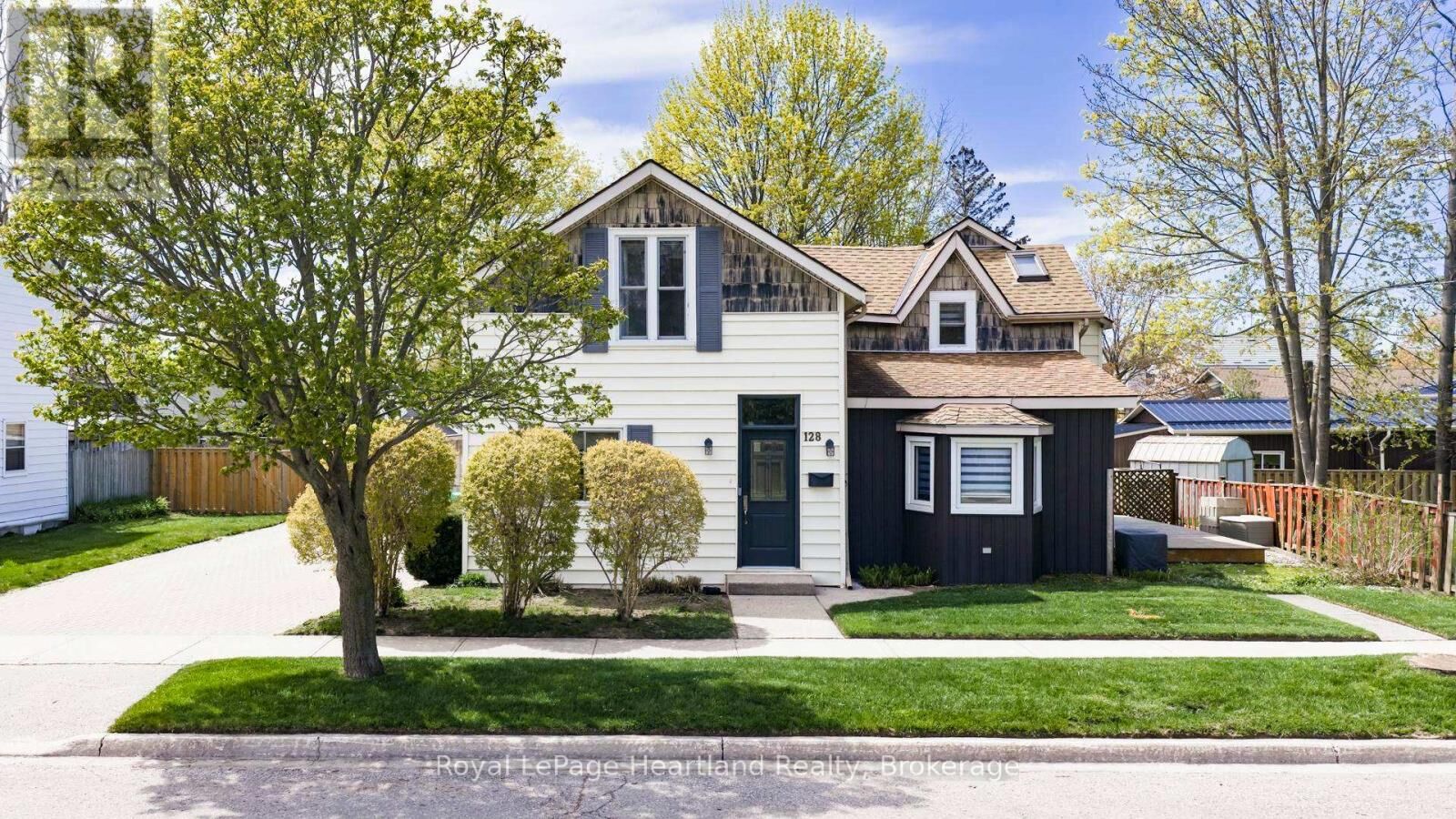 Property Photo:  128 Eldon Street  ON N7A 3R7 