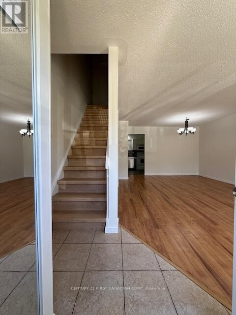 Property Photo:  475 Sandringham Crescent 39  ON N6C 5B9 