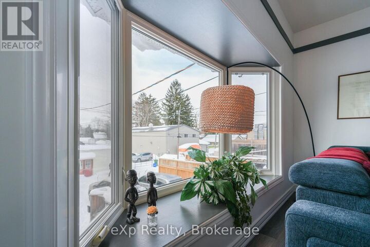 Property Photo:  72 Sykes Street North  ON N4L 1R2 