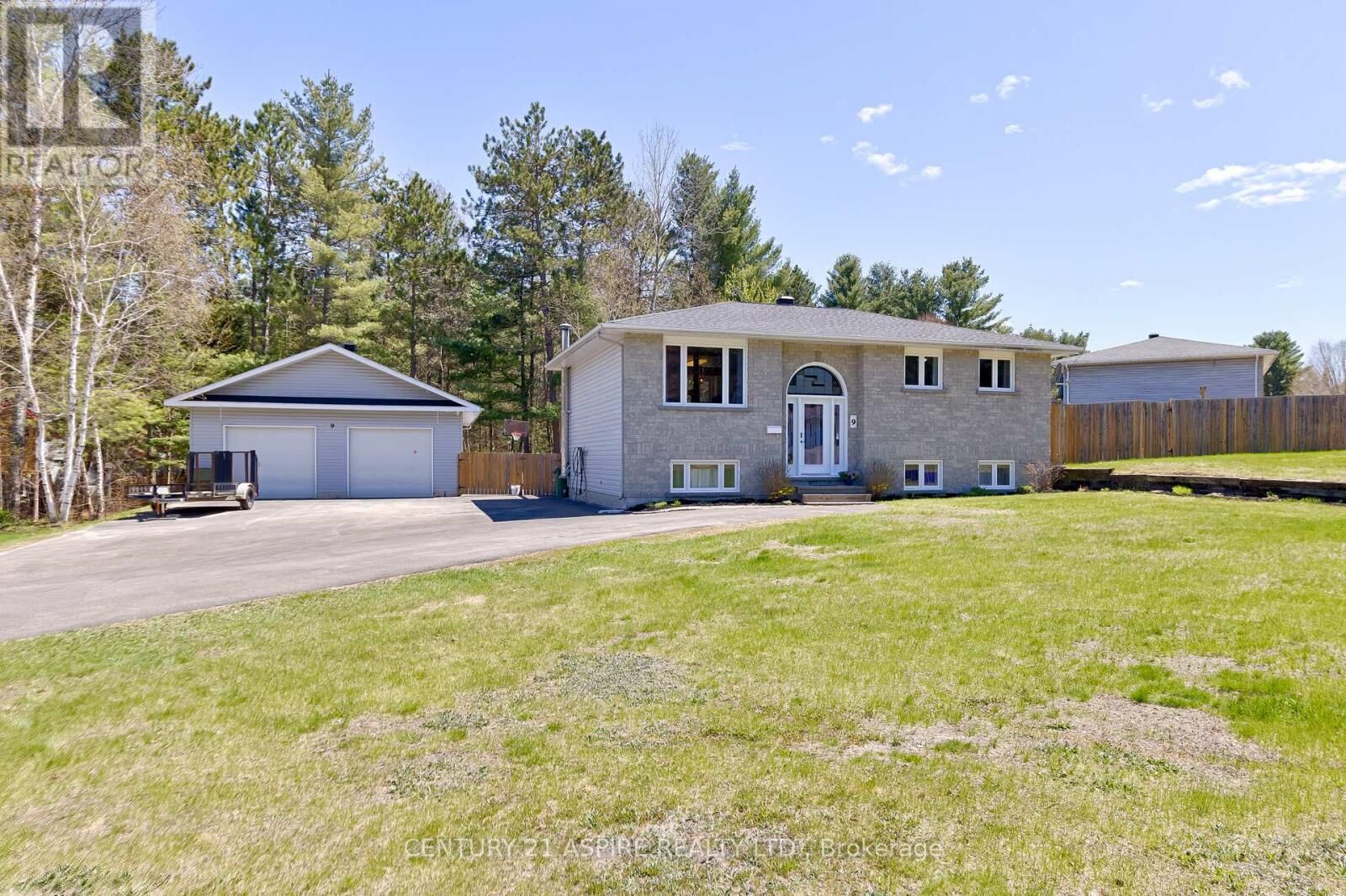 Property Photo:  9 Jamie Crescent  ON K8H 3N2 