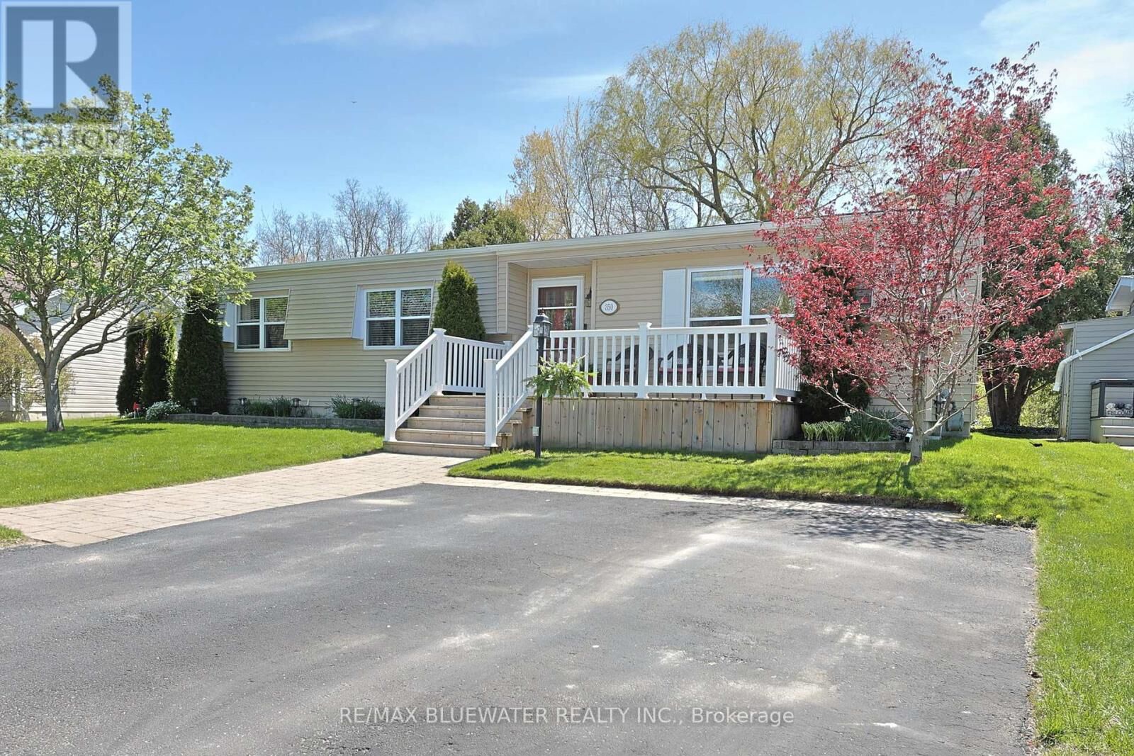 Property Photo:  350 Shannon Boulevard  ON N0M 1T0 