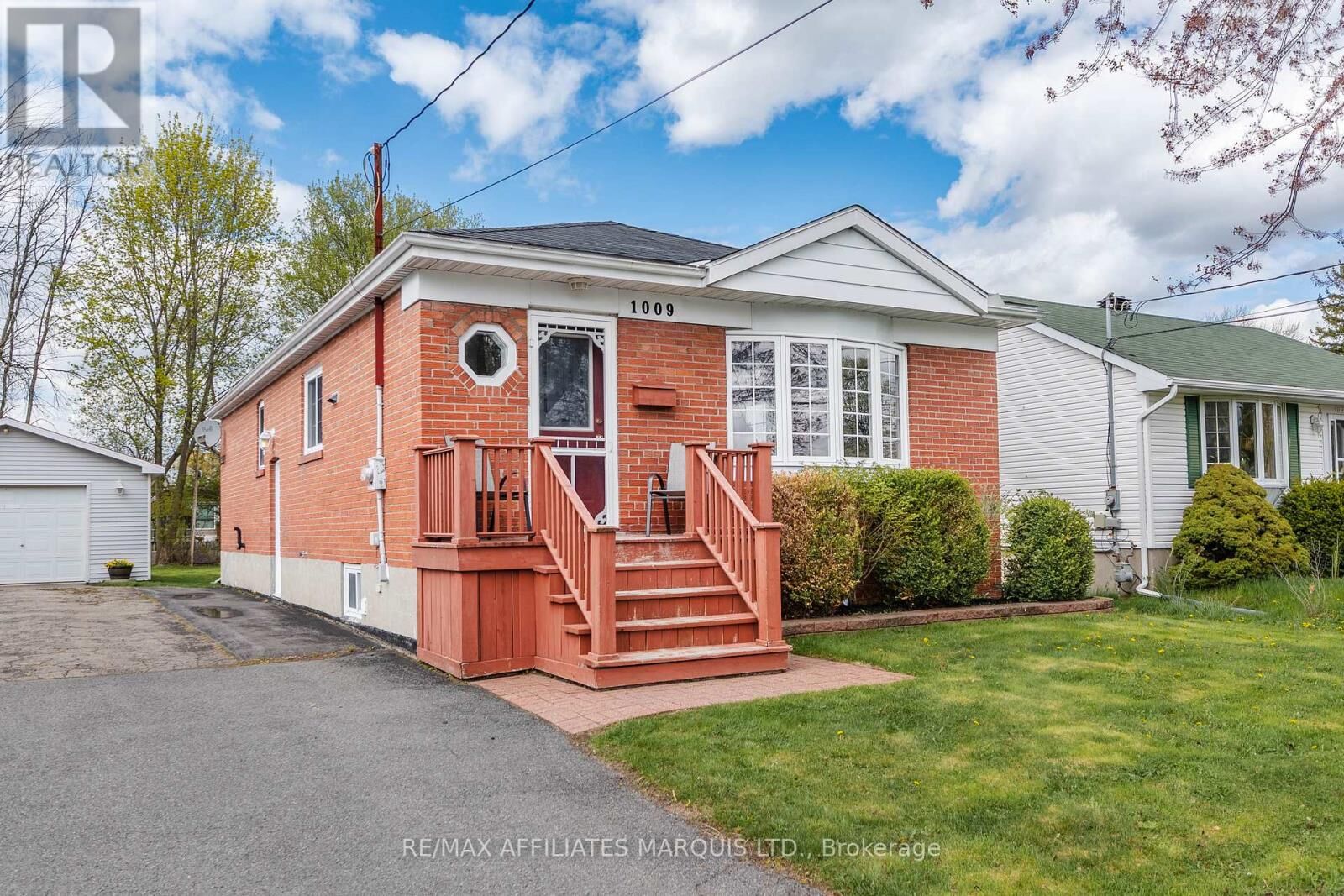 Property Photo:  1009 Leonard Avenue  ON K6J 1M1 