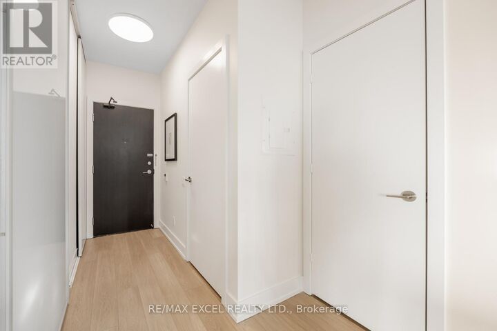 Property Photo: 33 Charles Street East 3709 ON M4Y 1R9