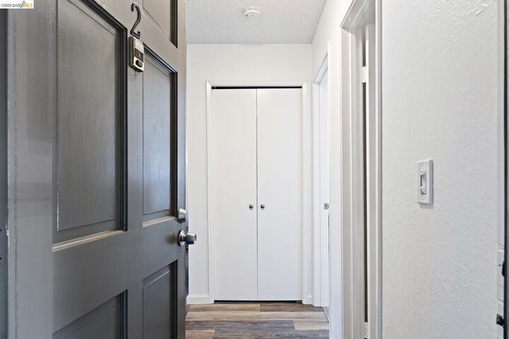 Property Photo:  5310 Ridgeview Cir 2  CA 94803 