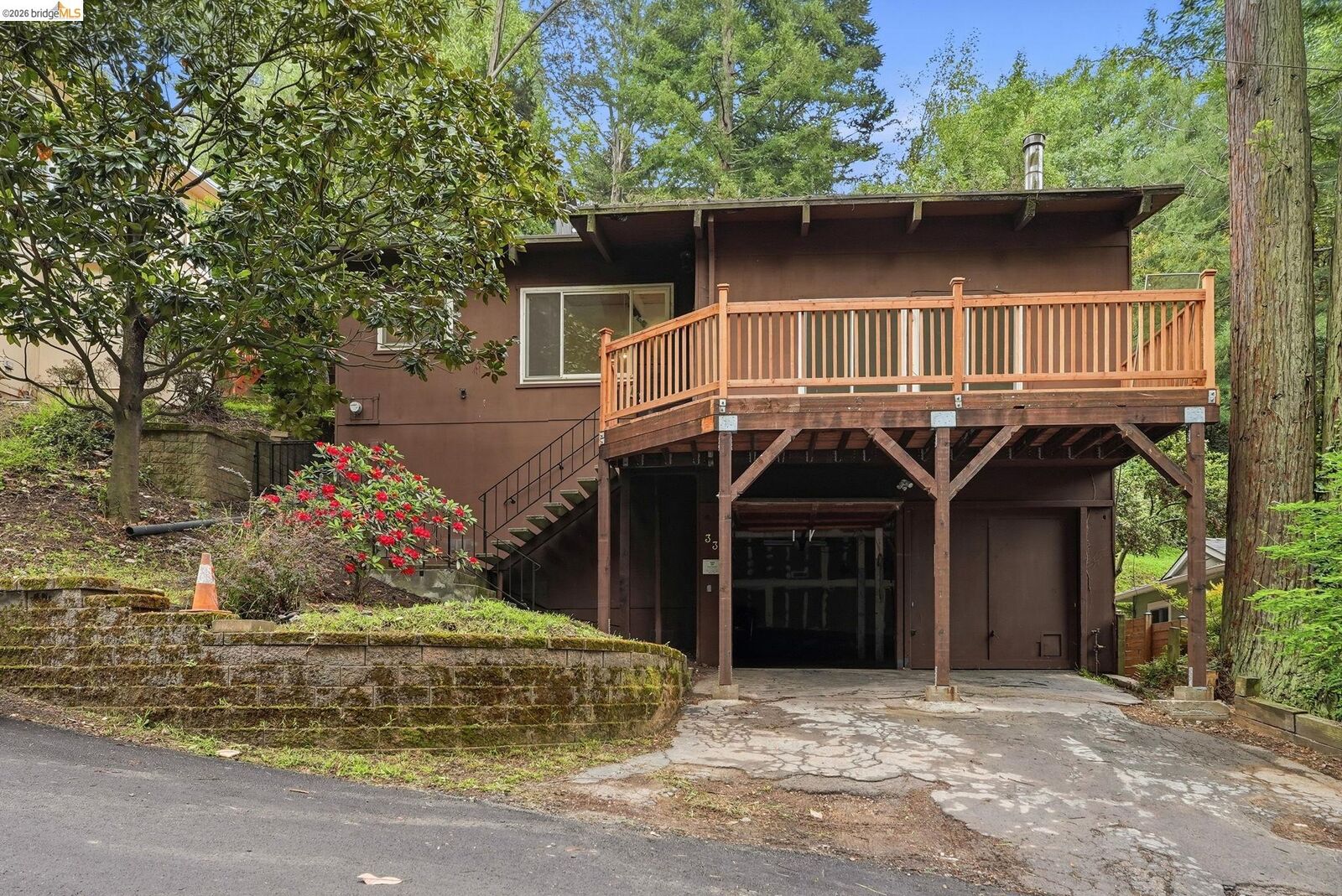 Property Photo: 33 Eastwood Ct CA 94611