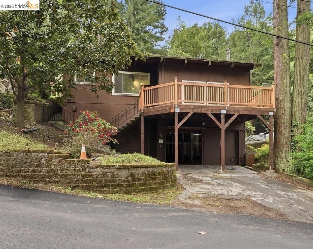 Property Photo: 33 Eastwood Ct CA 94611