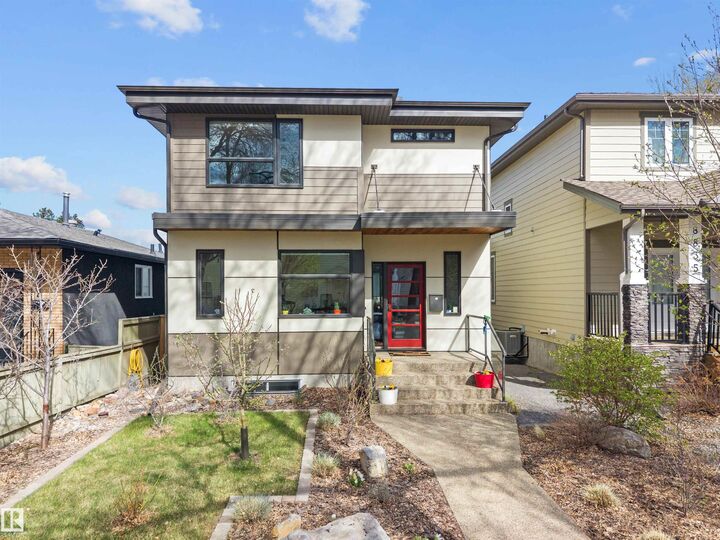 Photo de la propriété:  8839 93 Street NW  AB T6C 3T2 