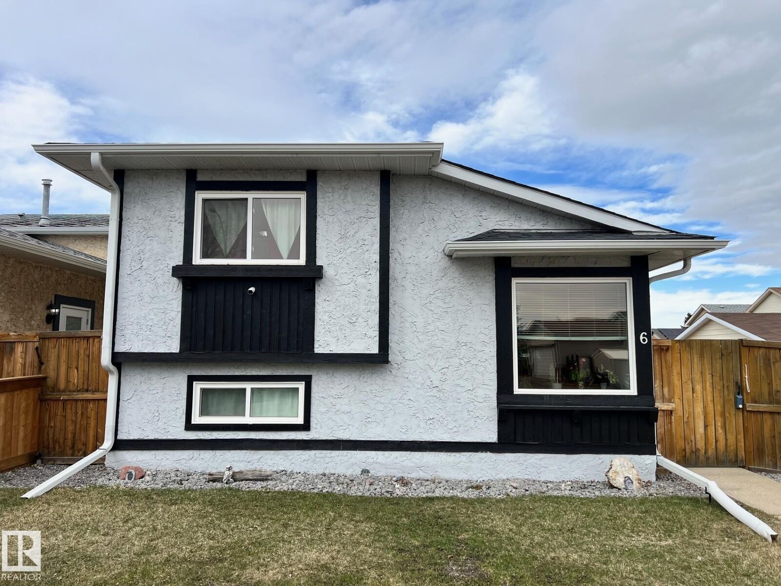 Property Photo:  6 Kiniski Crescent NW  AB T6L 5A9 