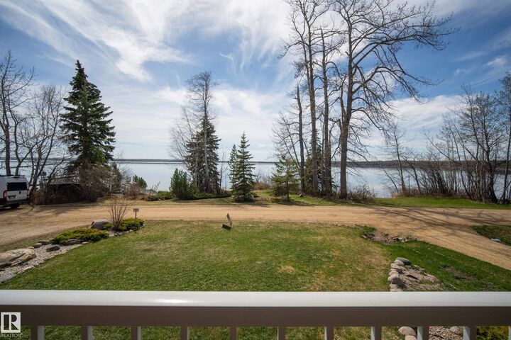 Property Photo: 77 Lakeshore Drive AB T0C 2P0