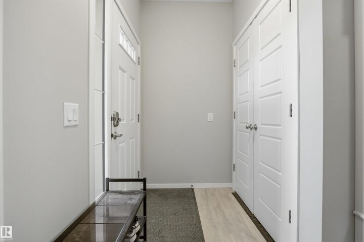 Property Photo:  807 Eagleson Link NW  AB T6M 0V3 