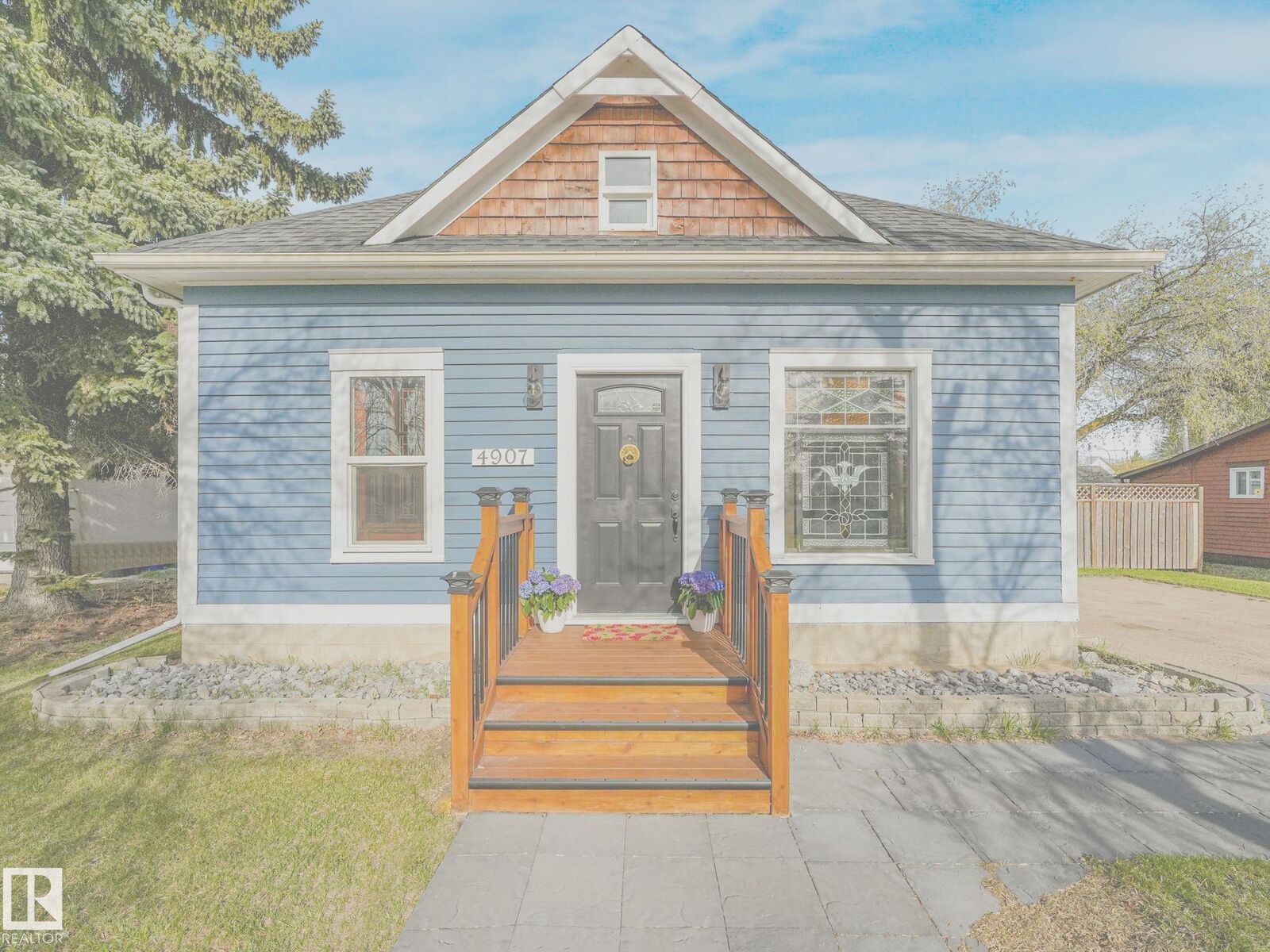 Property Photo:  4907 50 Street  AB T0B 0S0 