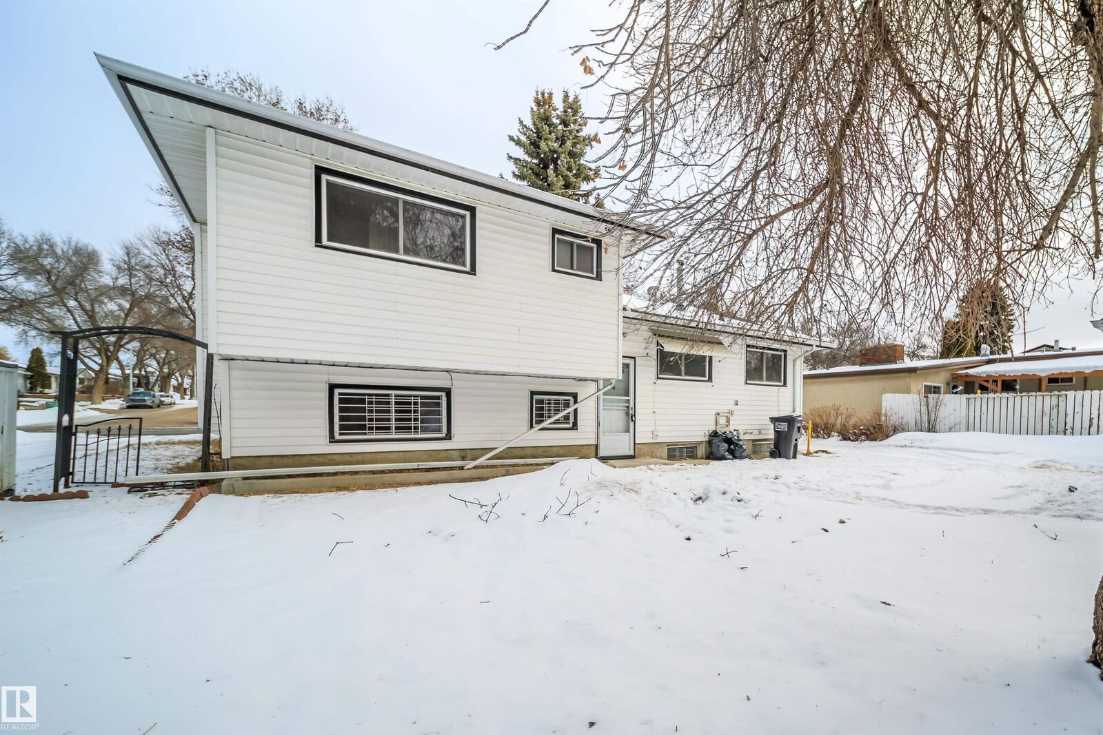 Property Photo:  6411 149 Street Street NW  AB T5A 1W1 