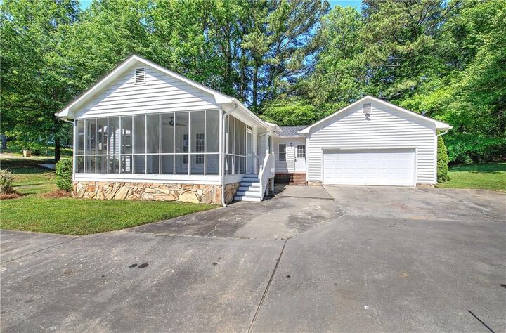 Property Photo:  15 Popular Drive SE  GA 30121 