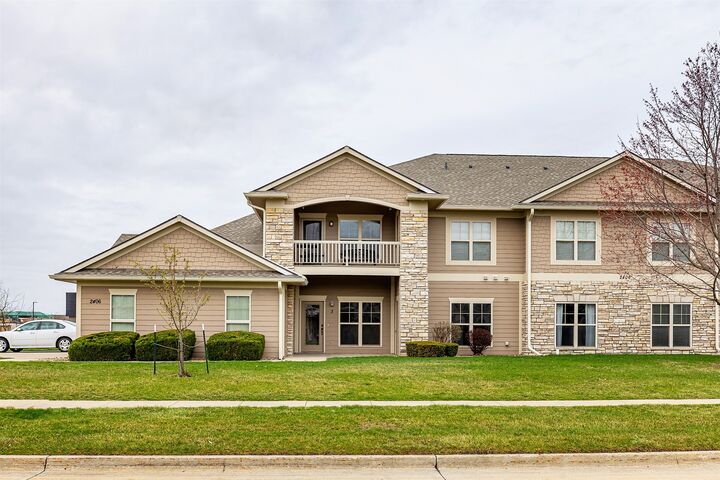 Property Photo:  2406 NE Oak Drive 3  IA 50021 