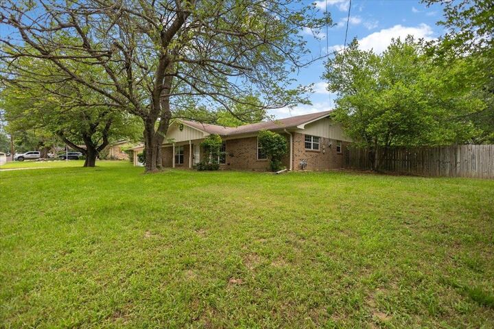 Property Photo: 412 Angelina St TX 75766