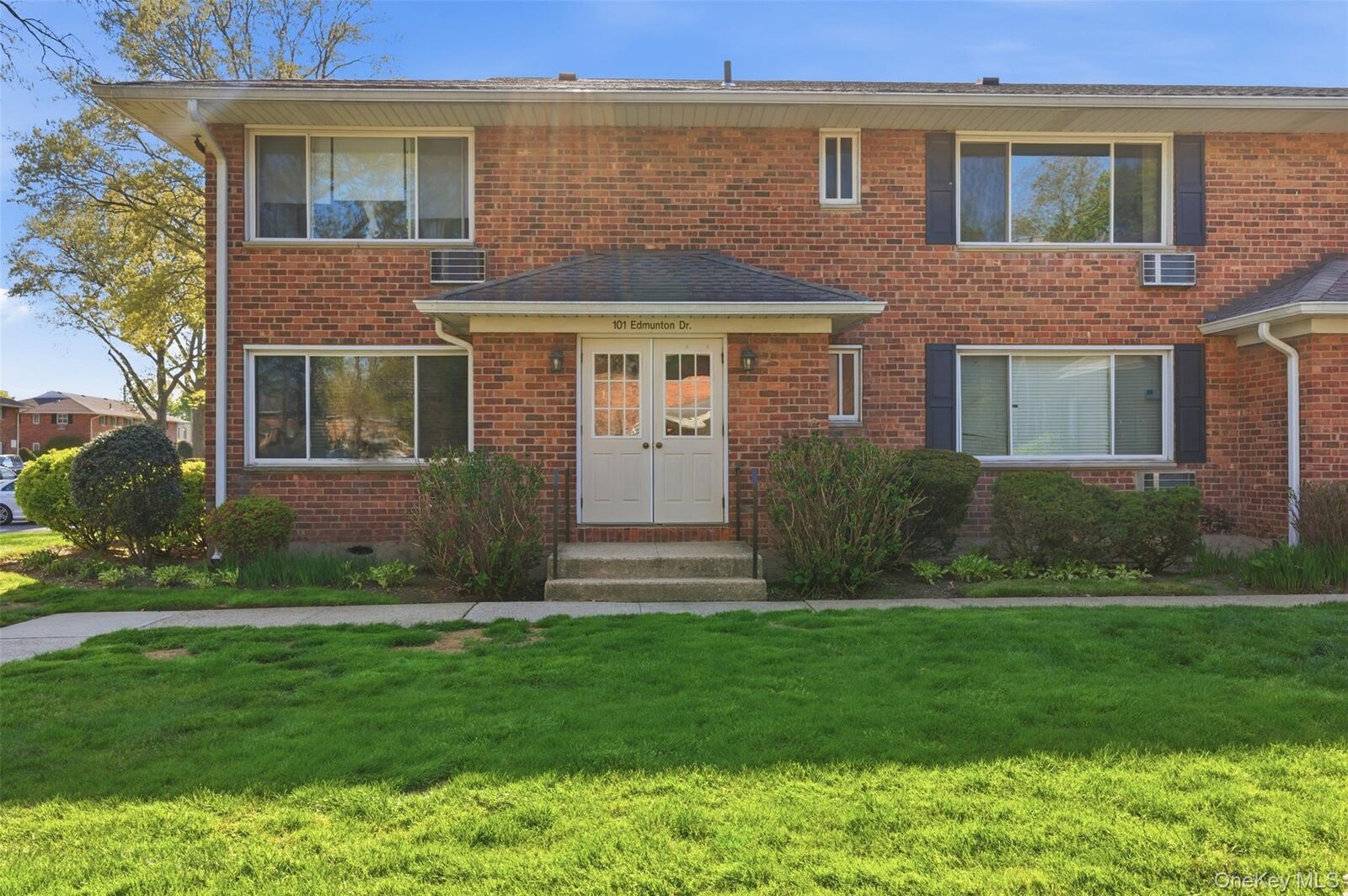 Property Photo: 101 Edmunton Drive G2 NY 11703