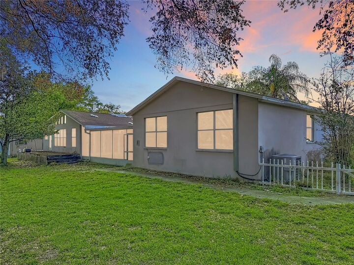 Property Photo: 1003 W Outbound Place FL 33612