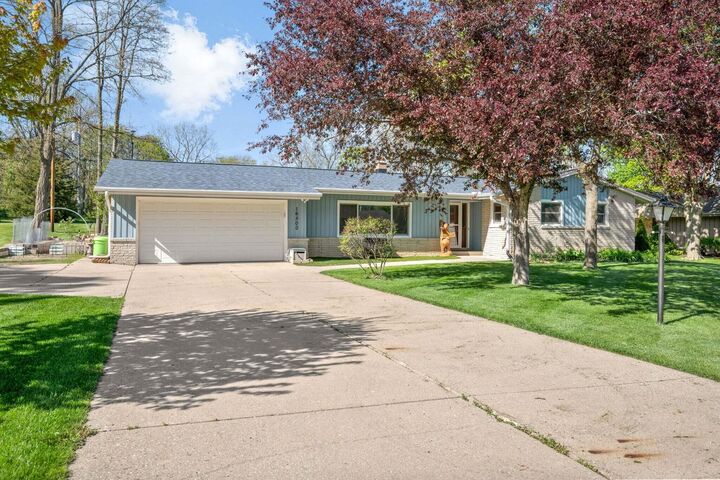 Property Photo:  16500 Willow Ridge Ln  WI 53005 