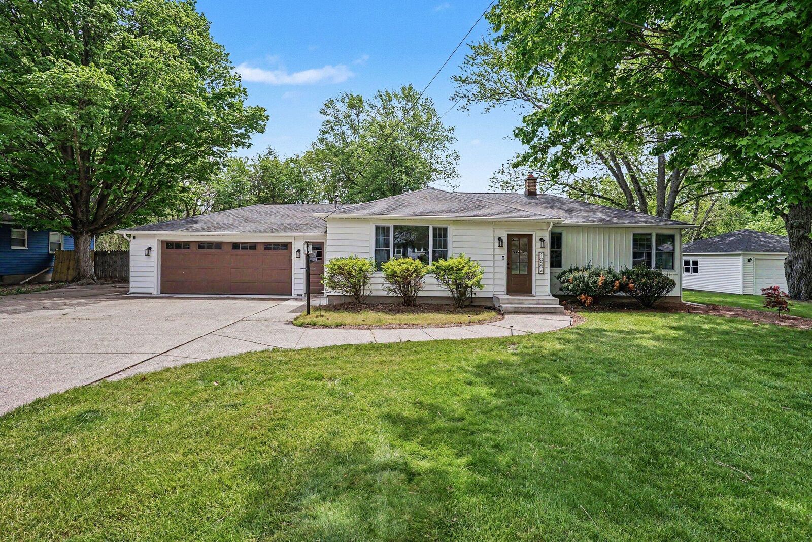 Property Photo: 10504 Mary Ann Street MI 49464