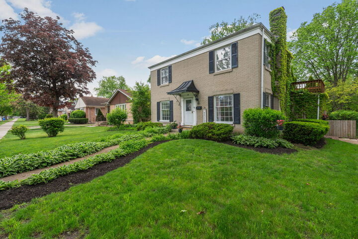 Property Photo:  24 N Emerson Street  IL 60056 