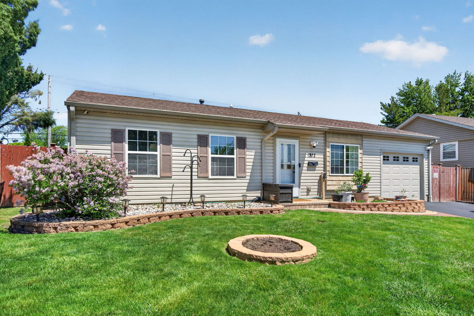 Property Photo:  312 Healy Avenue  IL 60446 
