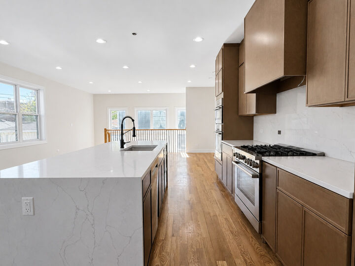 Property Photo:  4020 N Francisco Avenue  IL 60618 