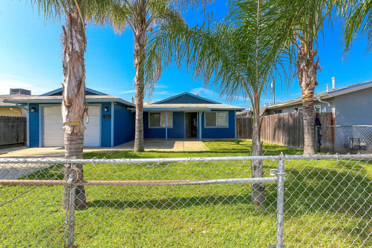 Property Photo: 268 E 10th CA 95341