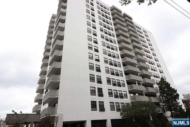 Property Photo:  1600 Center Avenue 1E  NJ 07024 