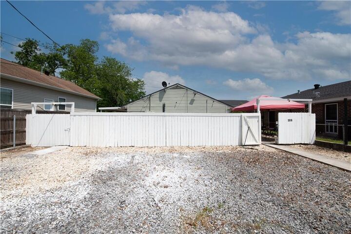 Property Photo:  306 08 Jackson Street  LA 70062 