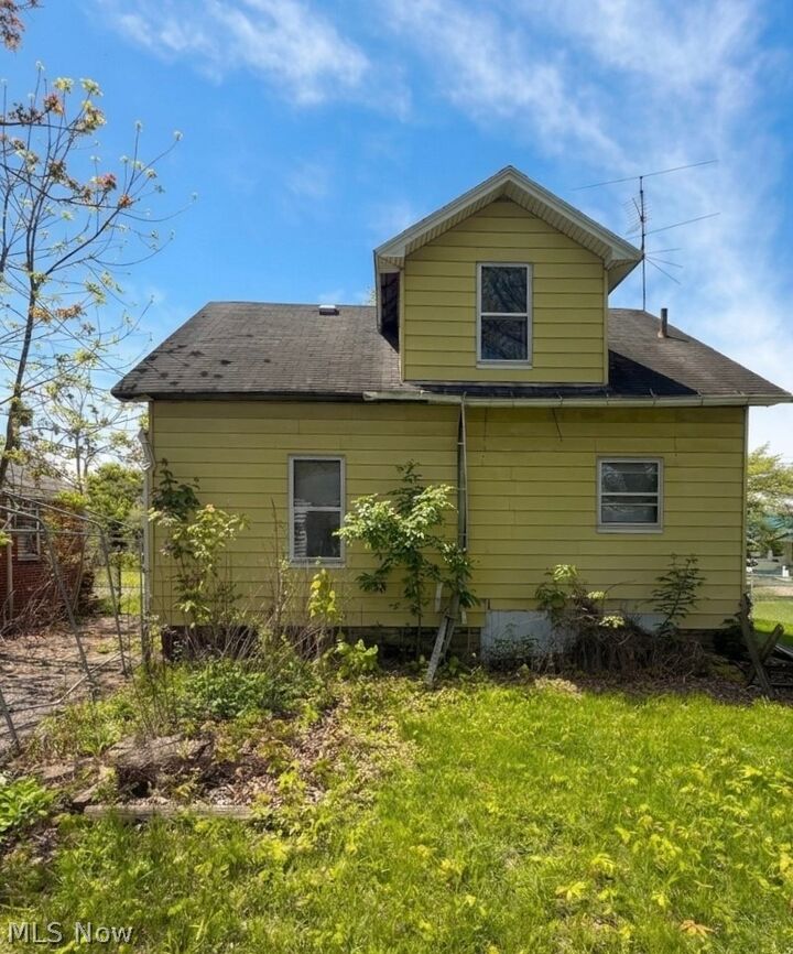 Property Photo:  1570 Bonnie Brae Avenue NE  OH 44483 